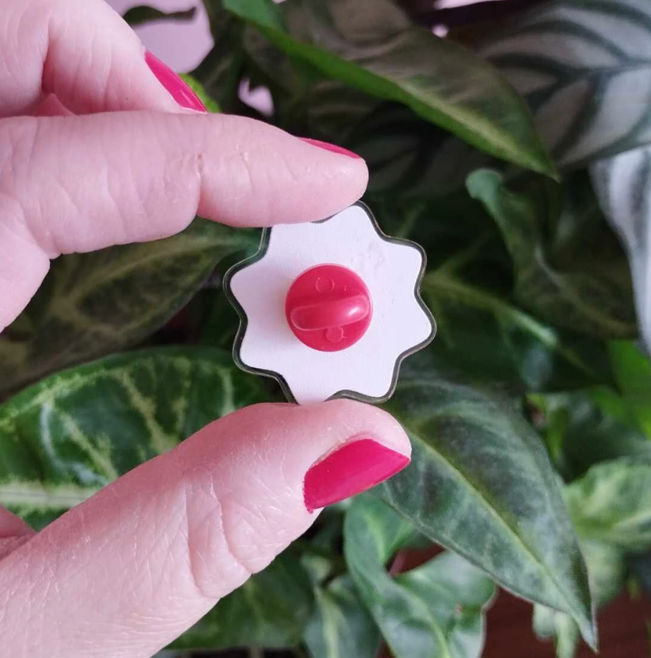 Happy Flower Acrylic Pin: Eco-Friendly Badge (Super Seconds sale)